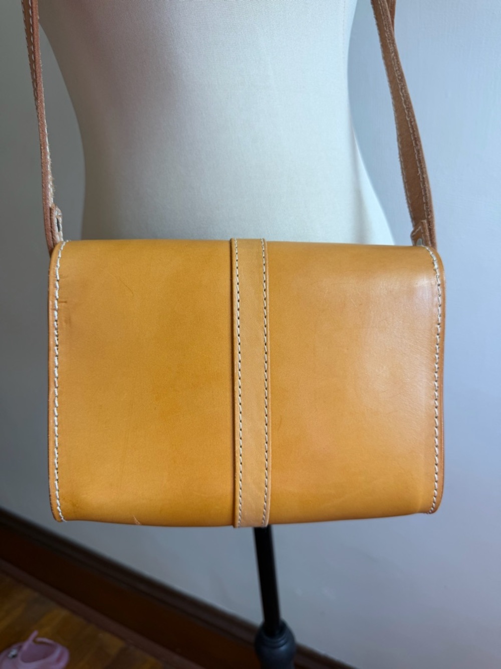 JOYDIVISION Vintage Handstitched Leather Crossbody Tan Small Saddle Bag - Picture 5 of 7
